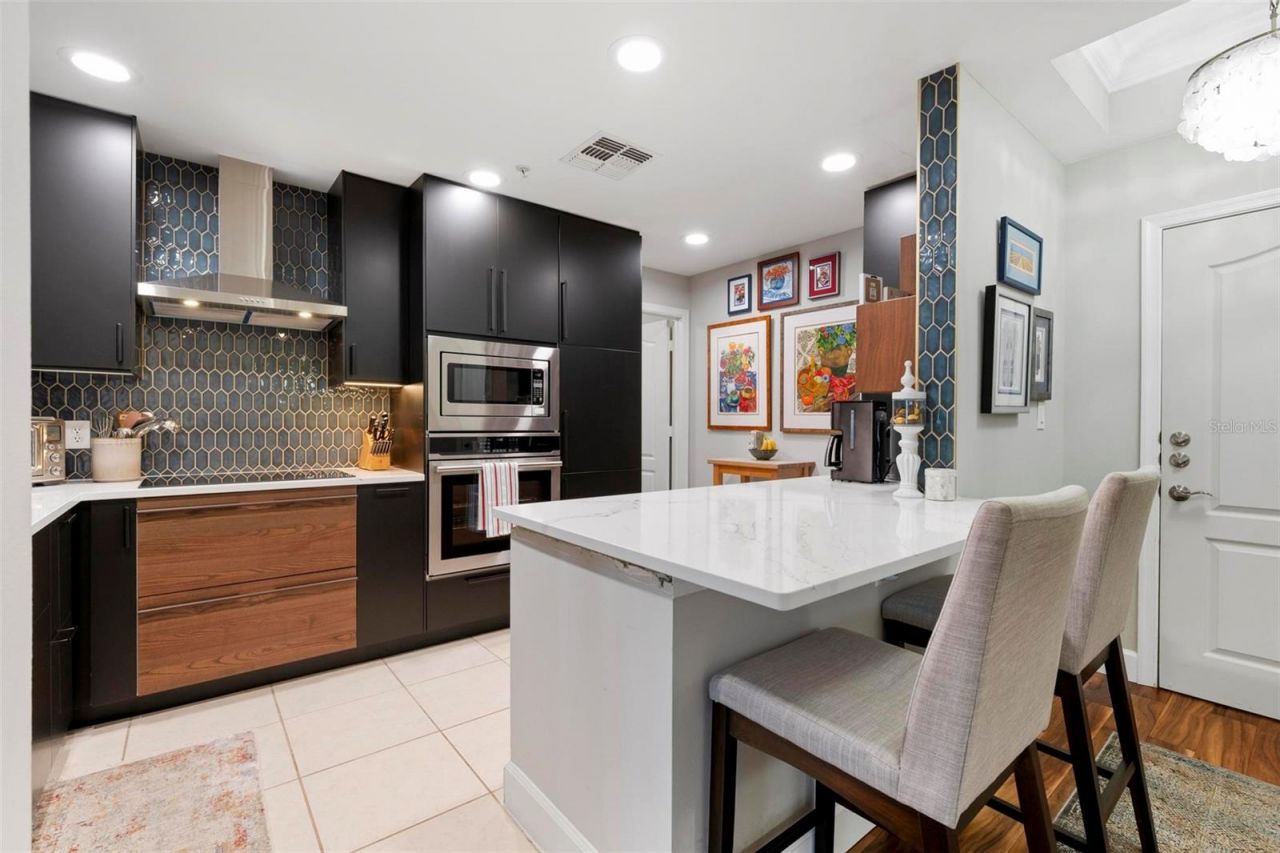 808 3rd Avenue W, Unit 402, Bradenton, FL 34205 Photo