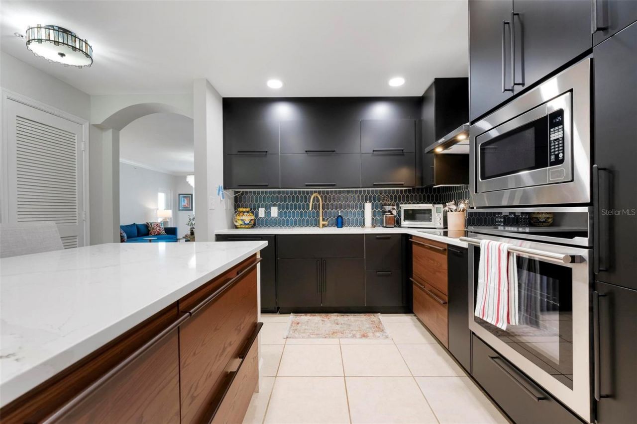 808 3rd Avenue W, Unit 402, Bradenton, FL 34205 Photo