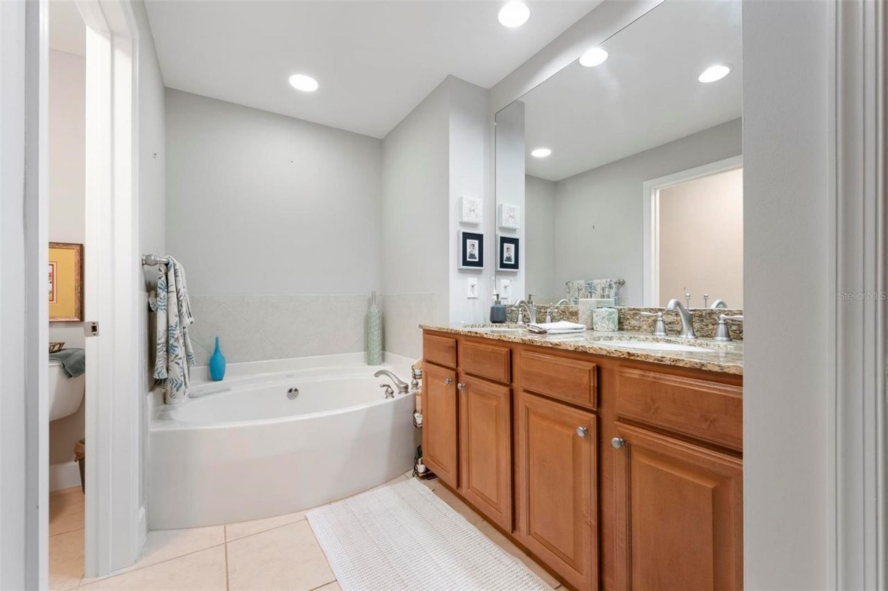 808 3rd Avenue W, Unit 402, Bradenton, FL 34205 Photo