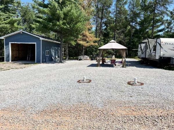 917 Blackhawk Lane, Hancock, WI 54943