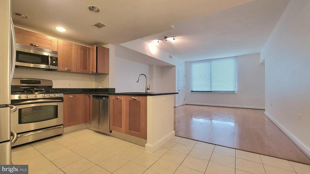 2451 Midtown Avenue, Unit 1621, Alexandria, VA 22303 Main Photo