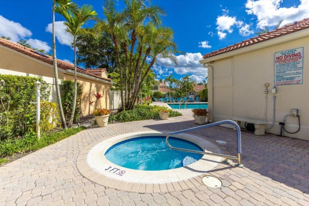 73 Via Verona, Palm Beach Gardens, FL 33418 Photo