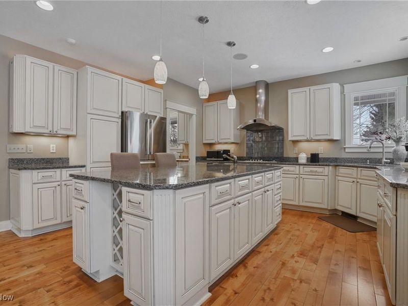 1957 W Swan Lake Circle, Kent, OH 44240 Photo 12