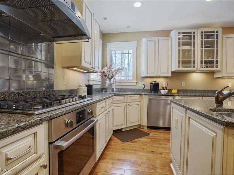 1957 W Swan Lake Circle, Kent, OH 44240 Photo 16