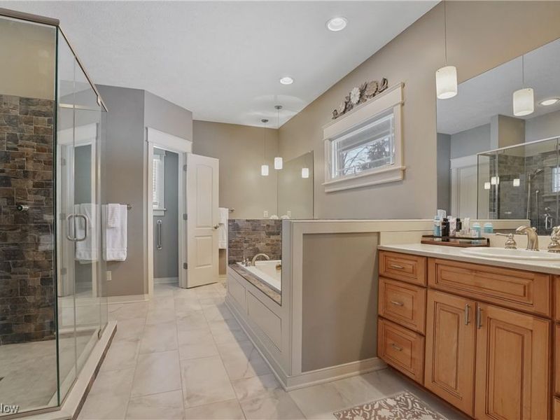 1957 W Swan Lake Circle, Kent, OH 44240 Photo 21