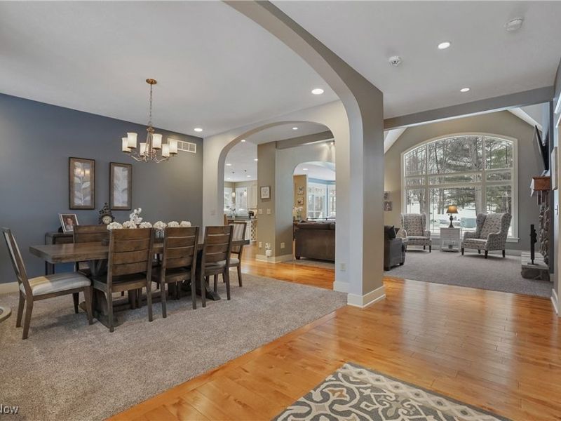 1957 W Swan Lake Circle, Kent, OH 44240 Photo 3