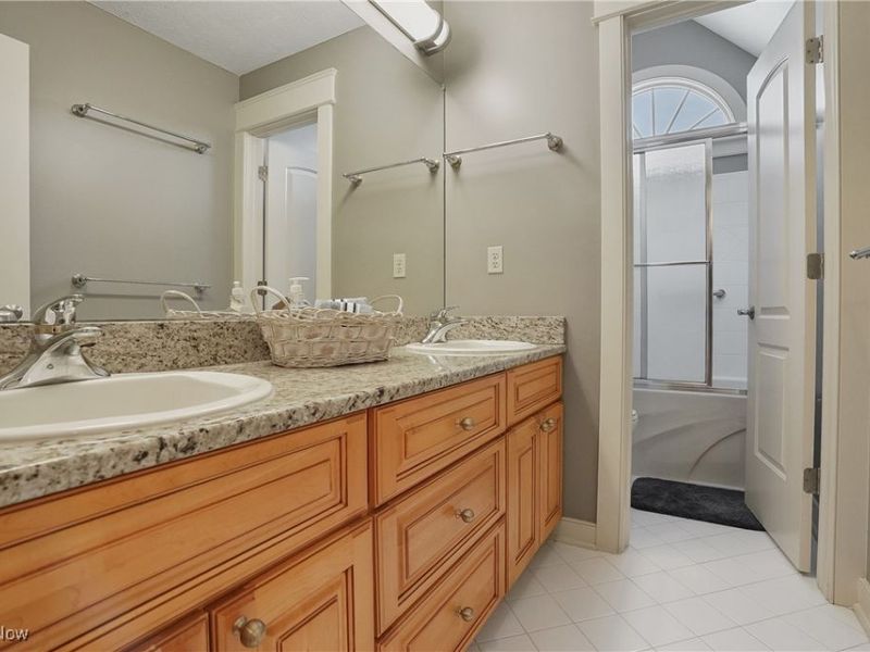 1957 W Swan Lake Circle, Kent, OH 44240 Photo 32