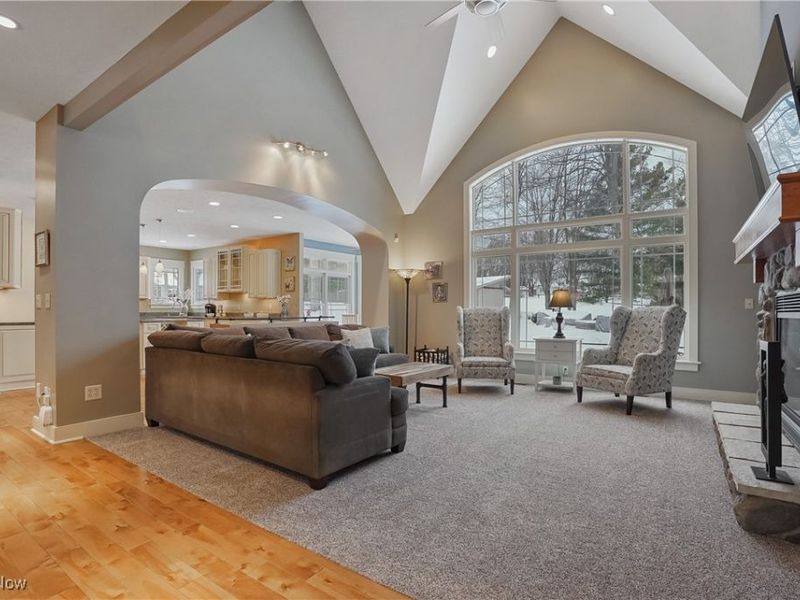 1957 W Swan Lake Circle, Kent, OH 44240 Photo 5