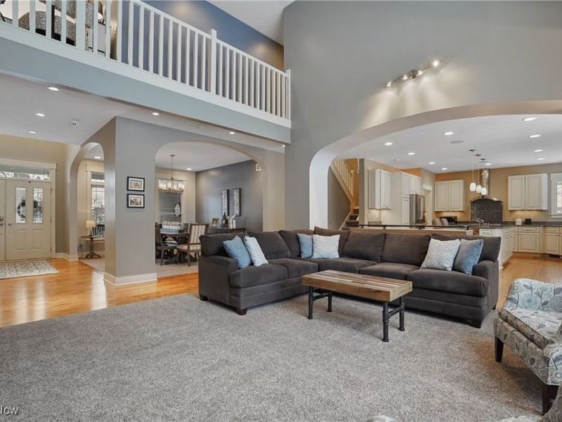 1957 W Swan Lake Circle, Kent, OH 44240 Photo 7