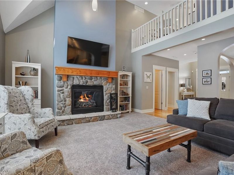 1957 W Swan Lake Circle, Kent, OH 44240 Photo 8