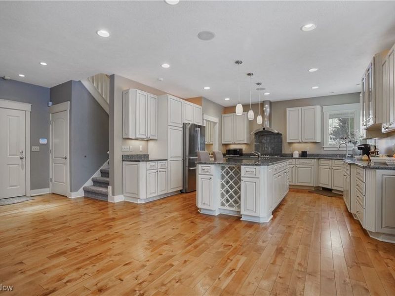 1957 W Swan Lake Circle, Kent, OH 44240 Photo 9