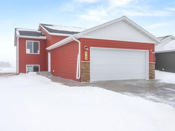 6709 69th Avenue S, Horace, ND 58047