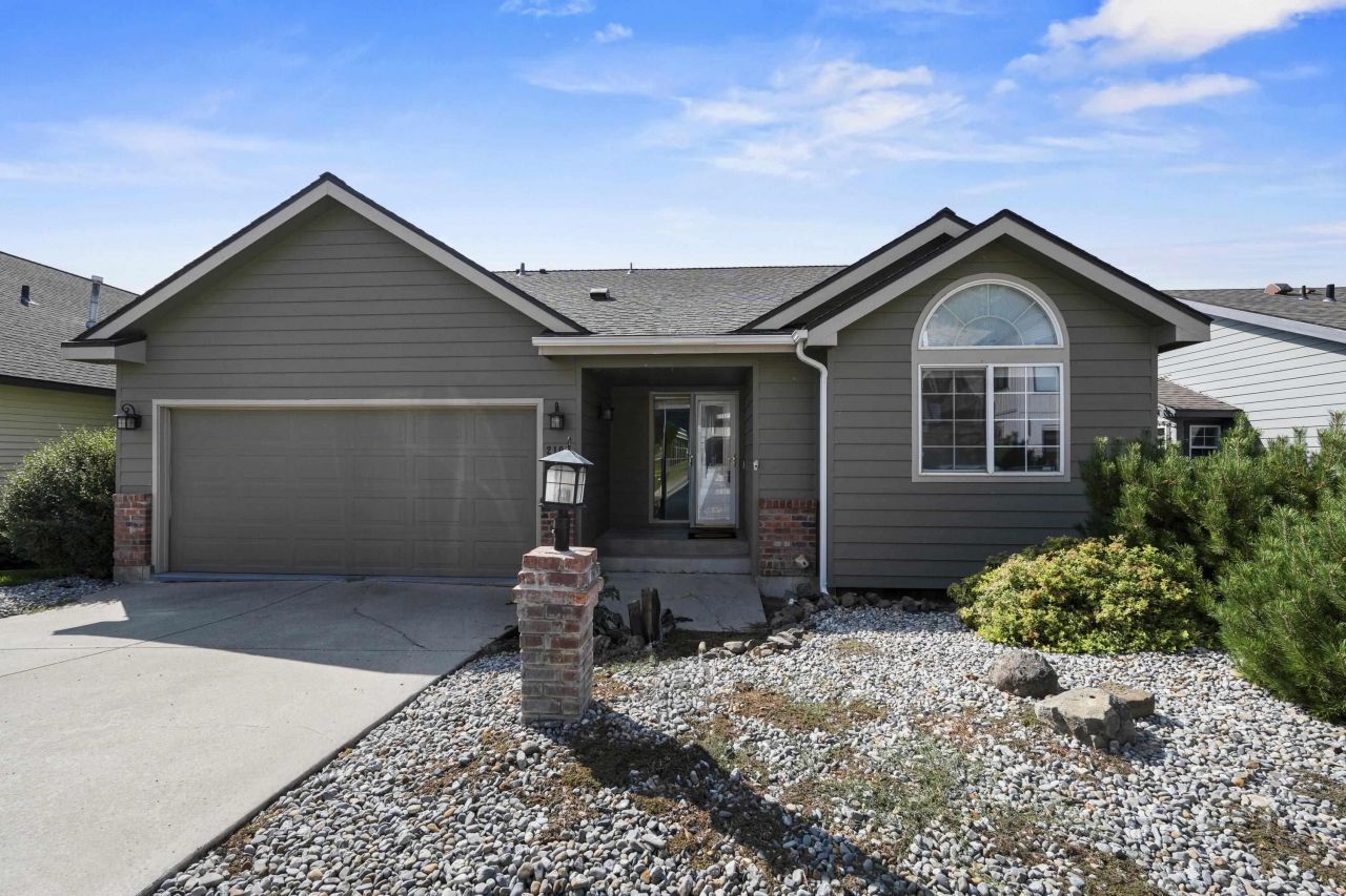 2106 E Turnberry Ln, Spokane, WA 99223 Main Photo