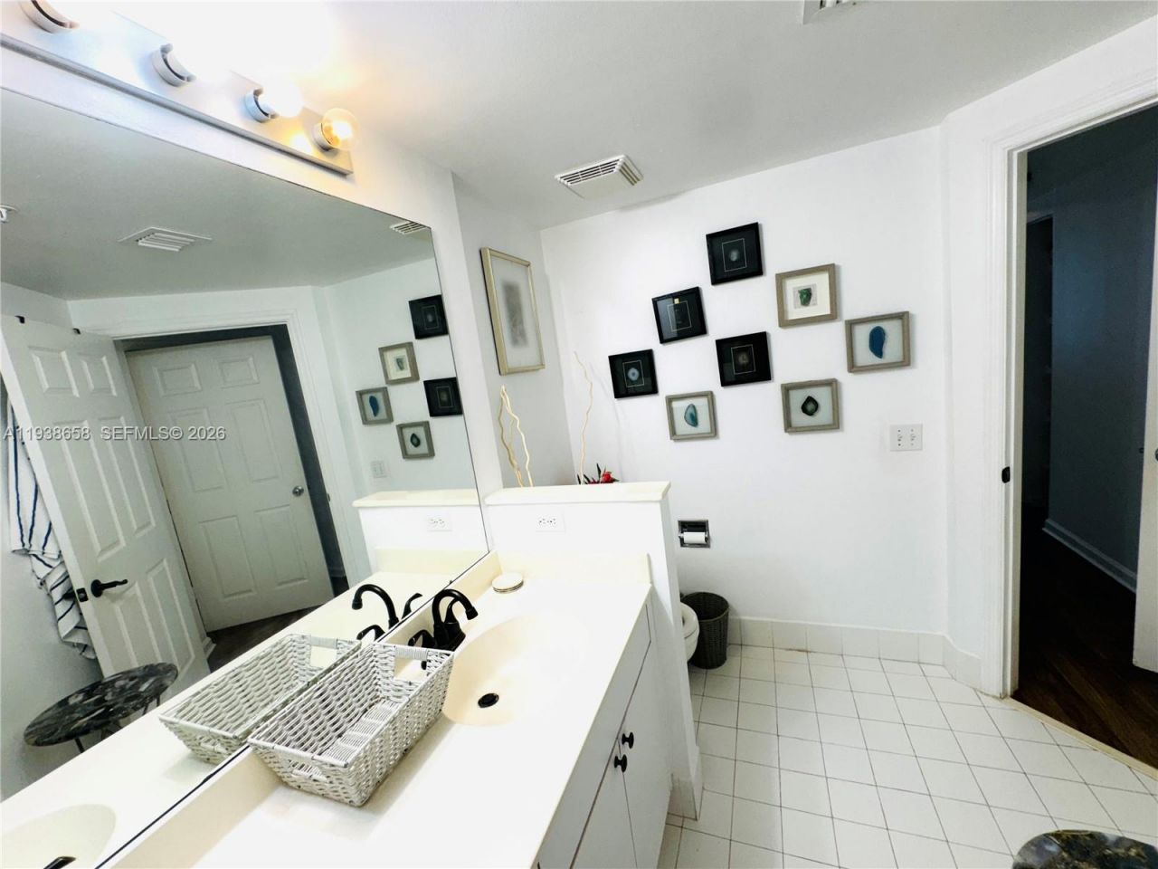 17150 N Bay Rd, Unit 2412, Sunny Isles Beach, FL 33160 Photo