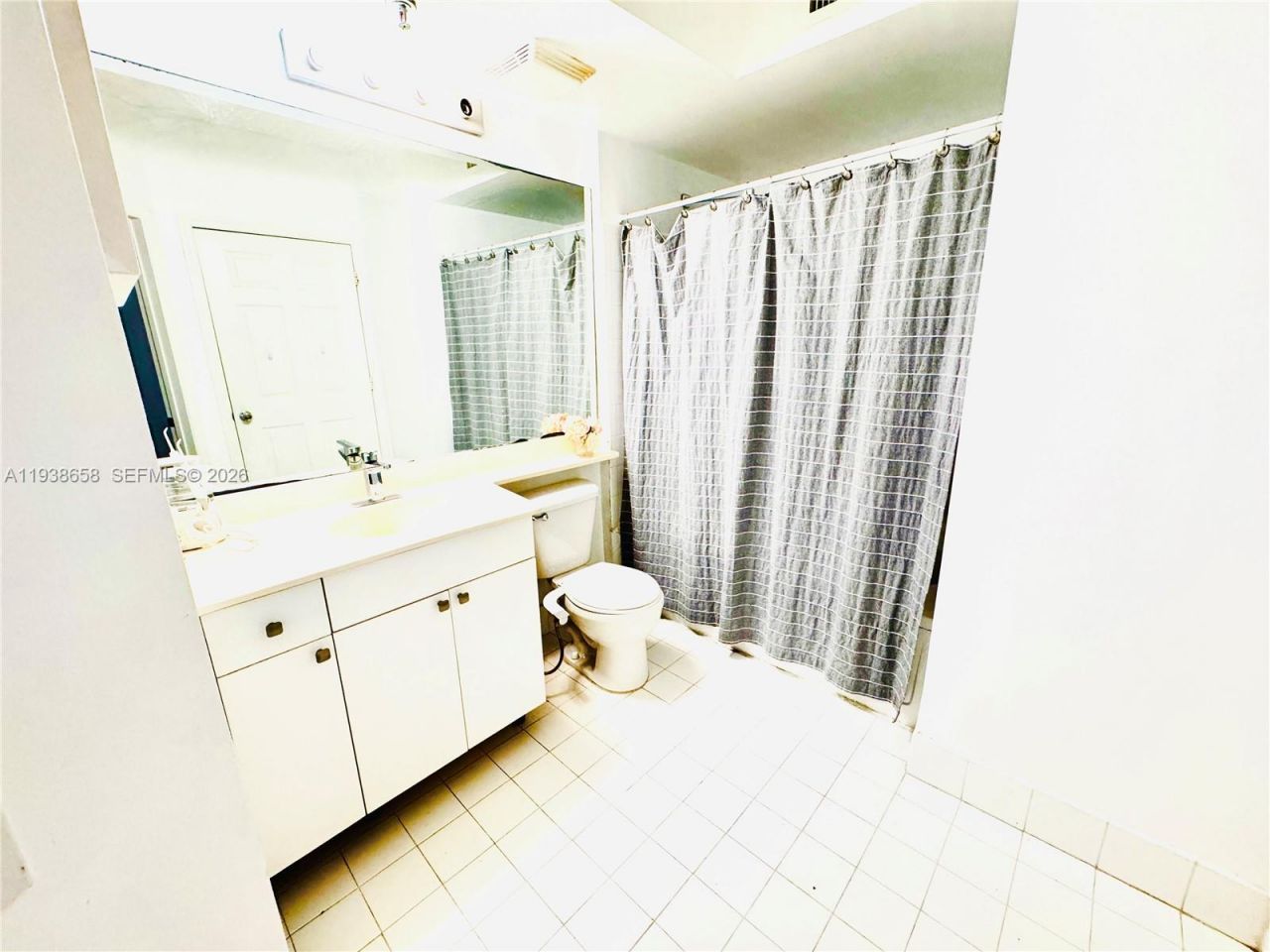 17150 N Bay Rd, Unit 2412, Sunny Isles Beach, FL 33160 Photo