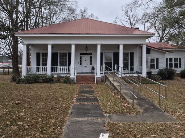 401 E E First Street, Forest, MS 39074