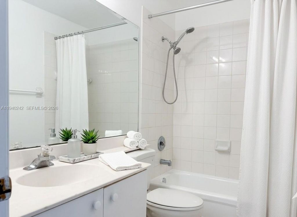 11541 NW 68th Ter, Doral, FL 33178 Photo