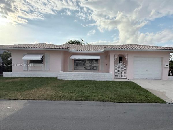 6015 NW 67th Ter, Tamarac, FL 33321