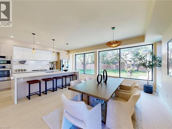 28 DUNSMORE, Toronto, ON M3H3M2