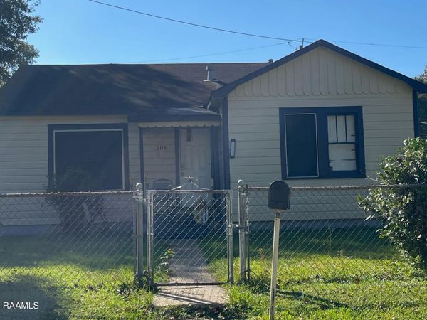 208 Randolph Drive , Lafayette, LA 70501