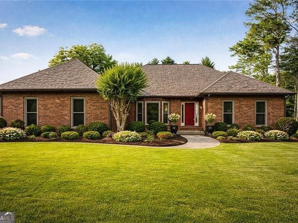 300 SADDLE CREEK Lane, Roswell, GA 30076