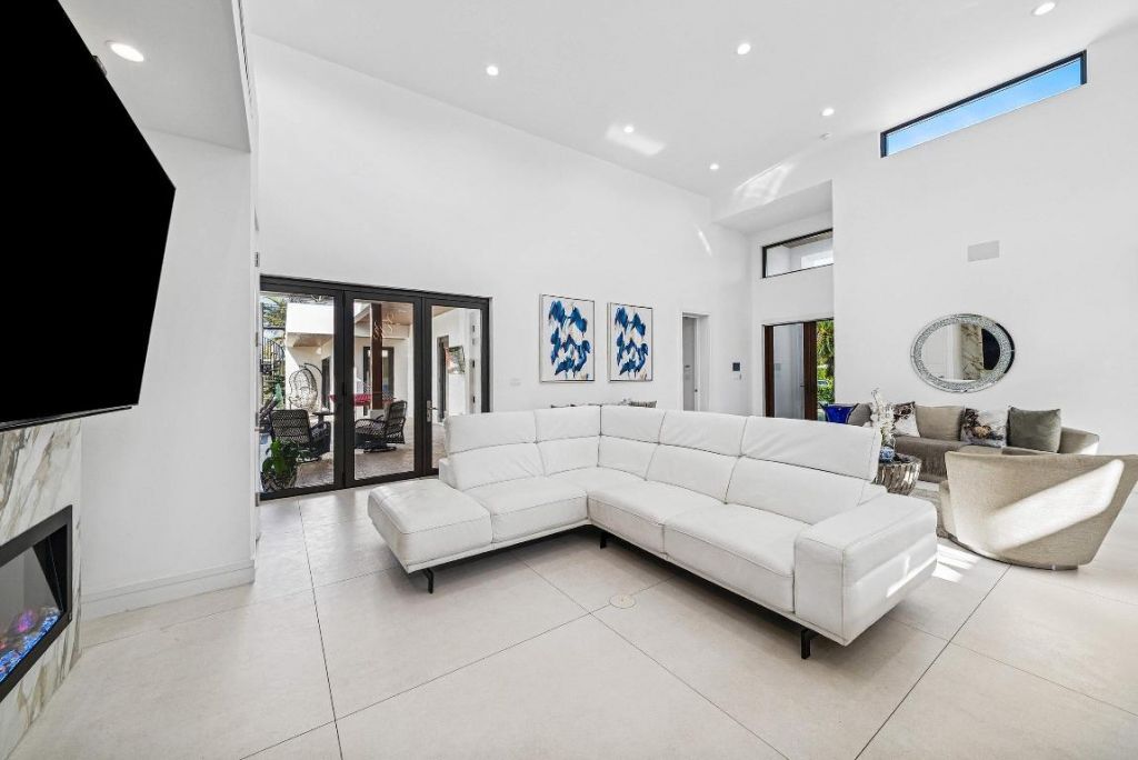 1801 N Lakeside Drive, Lake Worth Beach, FL 33460 Photo