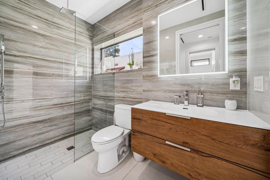 1801 N Lakeside Drive, Lake Worth Beach, FL 33460 Photo