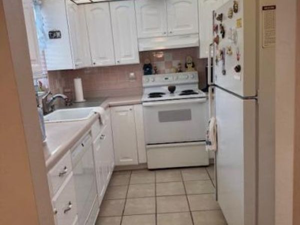 725 Lori Drive, Unit 313, Palm Springs, FL 33461