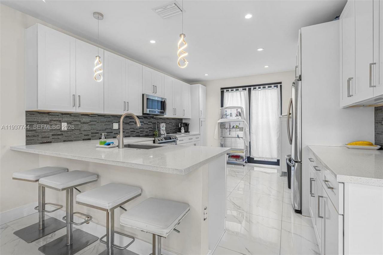 11855 SW 220th St, Miami, FL 33170 Photo