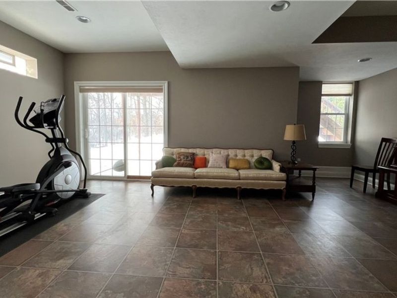 26727 Rue Saint Anne Court, Cleveland, OH 44128 Photo 18