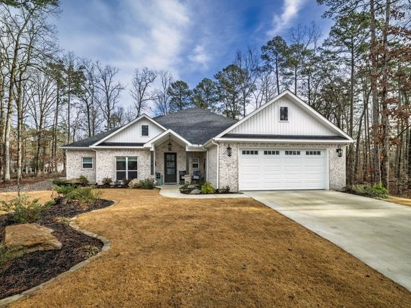 27 Sacedon Way, Hot Springs Village, AR 71909