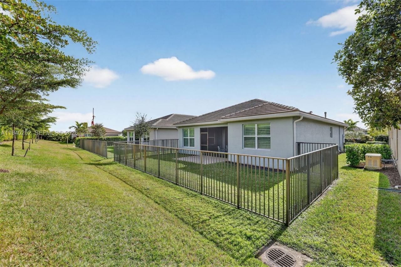 16699 SW Osprey Falls Way, Port Saint Lucie, FL 34987 Photo