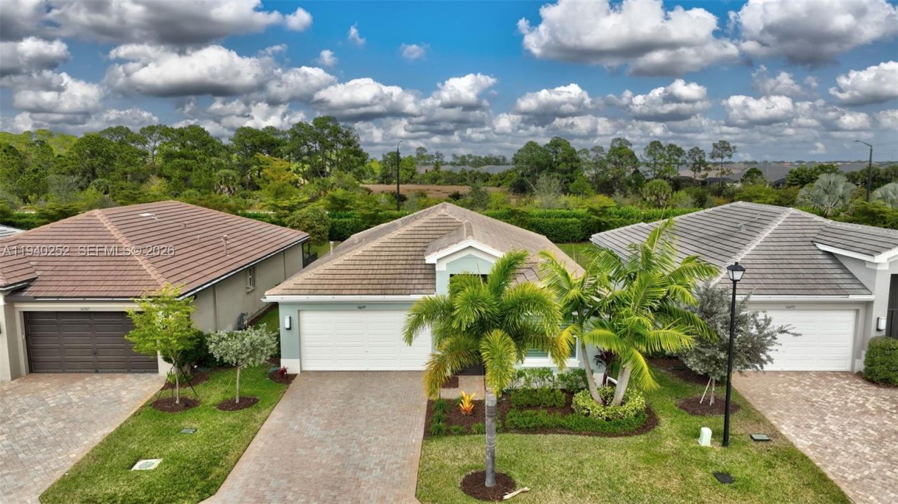 16699 SW Osprey Falls Way, Port Saint Lucie, FL 34987 Photo