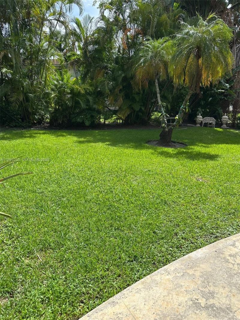 60 Park Dr , Unit B, Bal Harbour, FL 33154 Photo