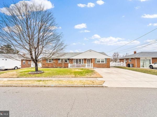 157 S SCHOOL STREET, GIBBSTOWN, NJ 08027