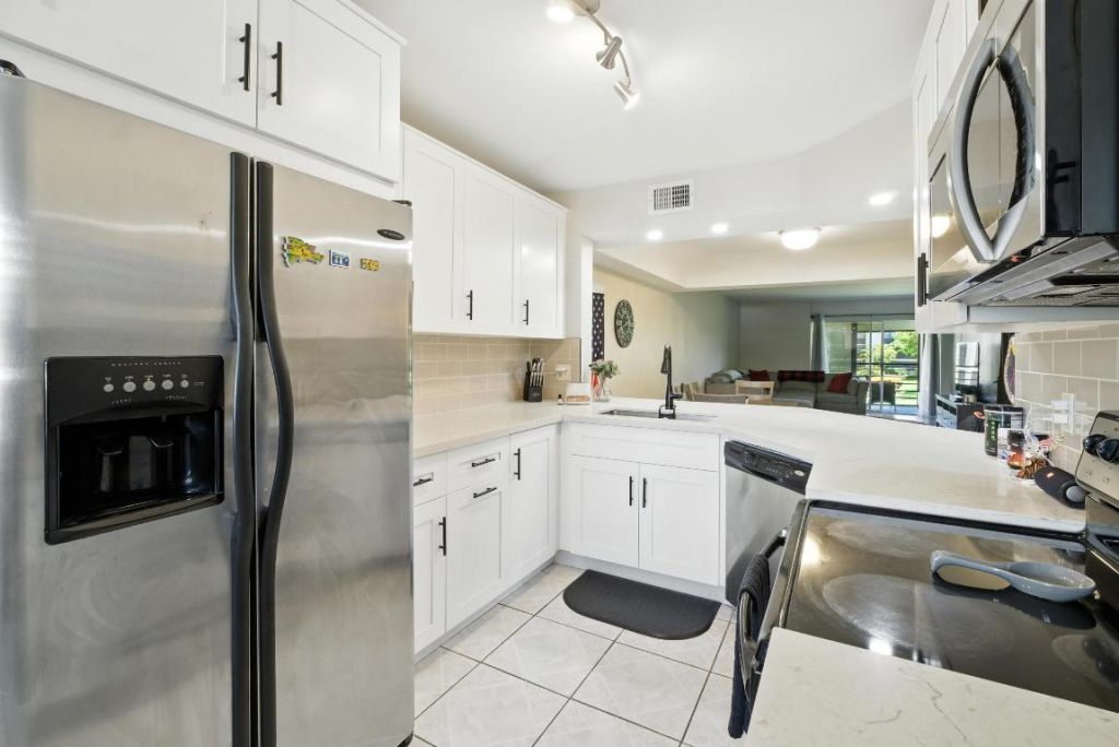 23380 Carolwood Lane, Unit 202, Boca Raton, FL 33428 Photo