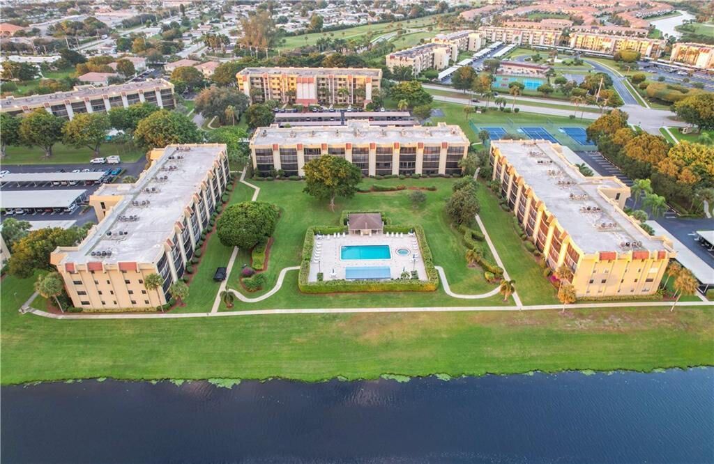 23380 Carolwood Lane, Unit 202, Boca Raton, FL 33428 Photo