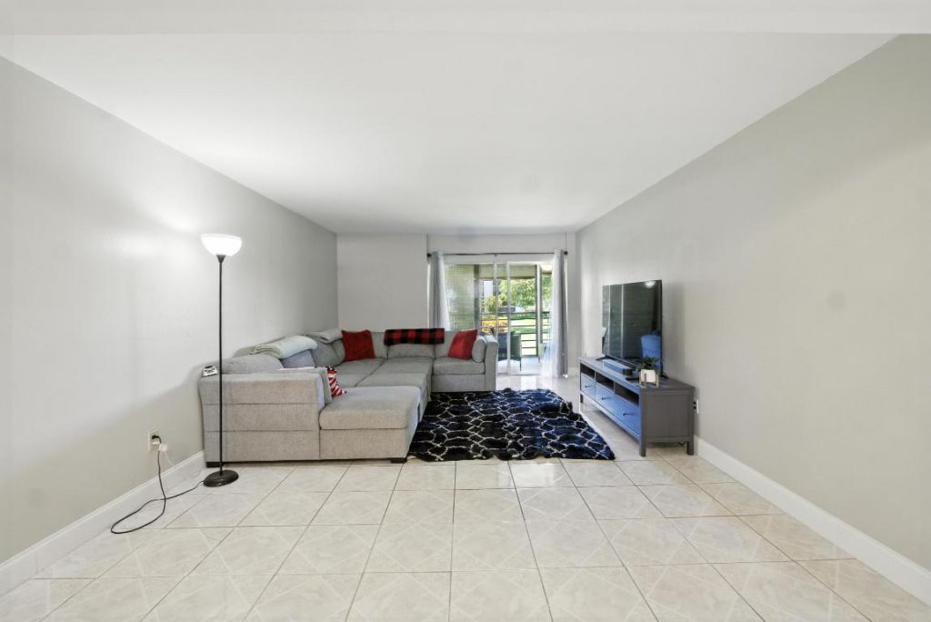 23380 Carolwood Lane, Unit 202, Boca Raton, FL 33428 Photo