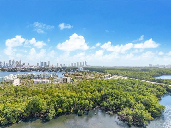 16385 Biscayne Blvd , Unit 2017, North Miami Beach, FL 33160