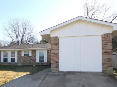 9830 BLUFFCREEK Drive, Dallas, TX 75227