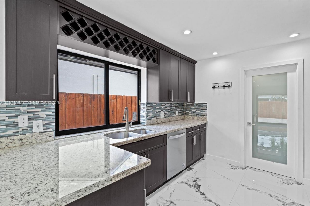 730 SW 95th Ter, Pembroke Pines, FL 33025 Photo