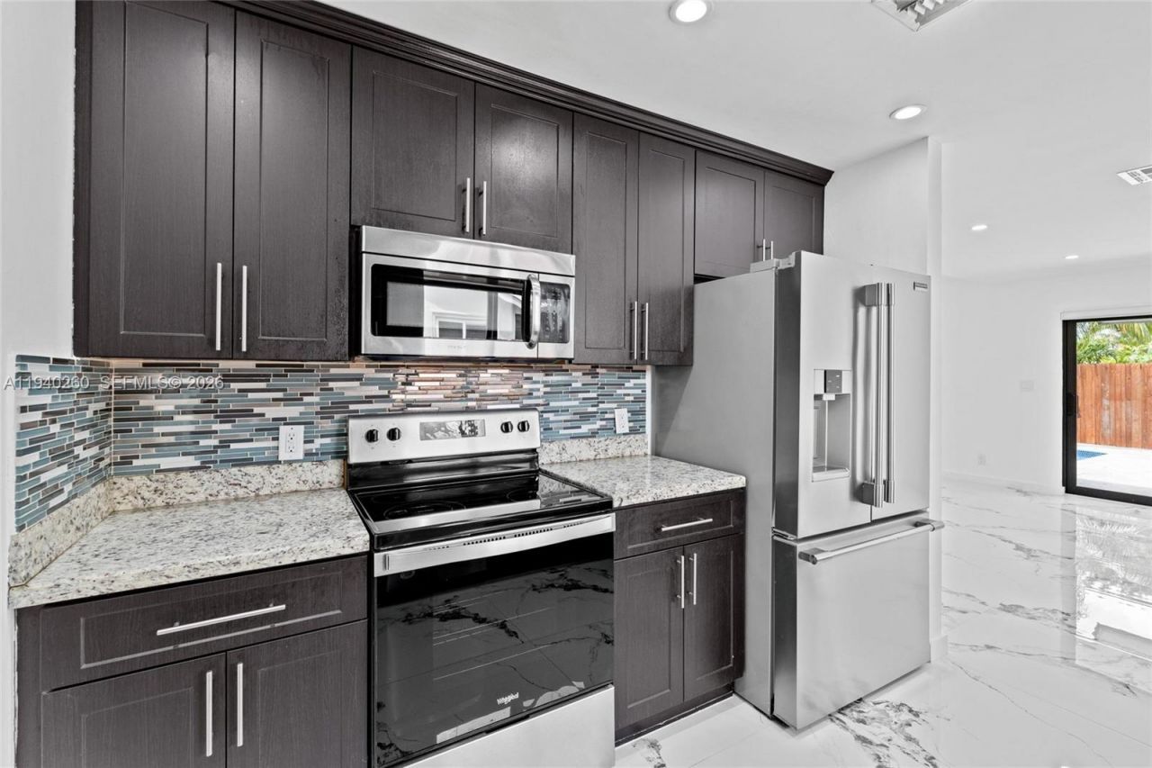 730 SW 95th Ter, Pembroke Pines, FL 33025 Photo