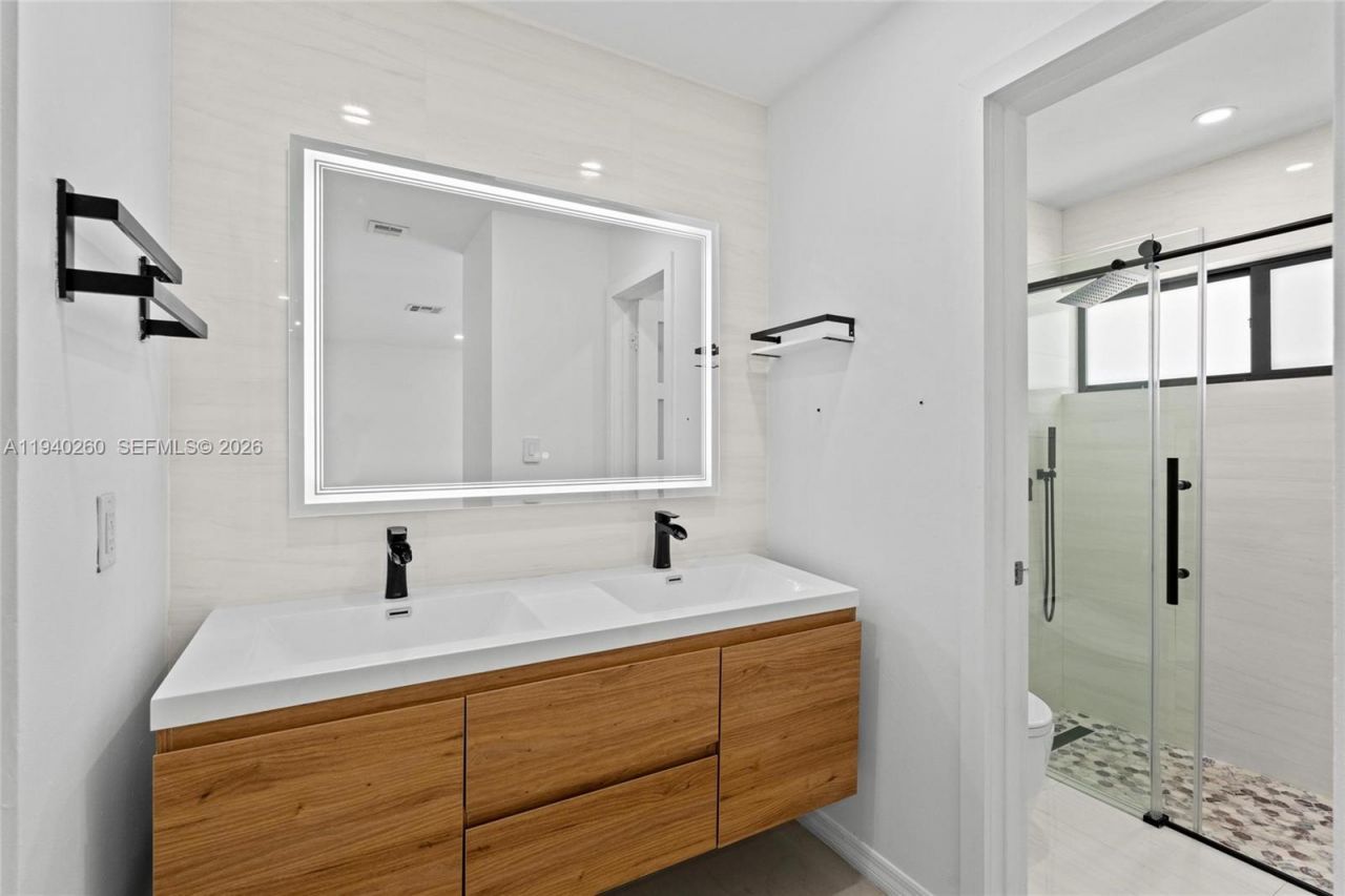 730 SW 95th Ter, Pembroke Pines, FL 33025 Photo