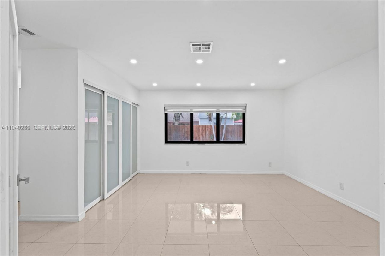730 SW 95th Ter, Pembroke Pines, FL 33025 Photo