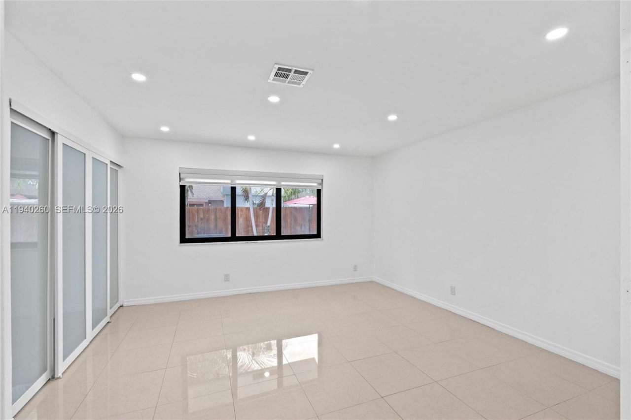 730 SW 95th Ter, Pembroke Pines, FL 33025 Photo