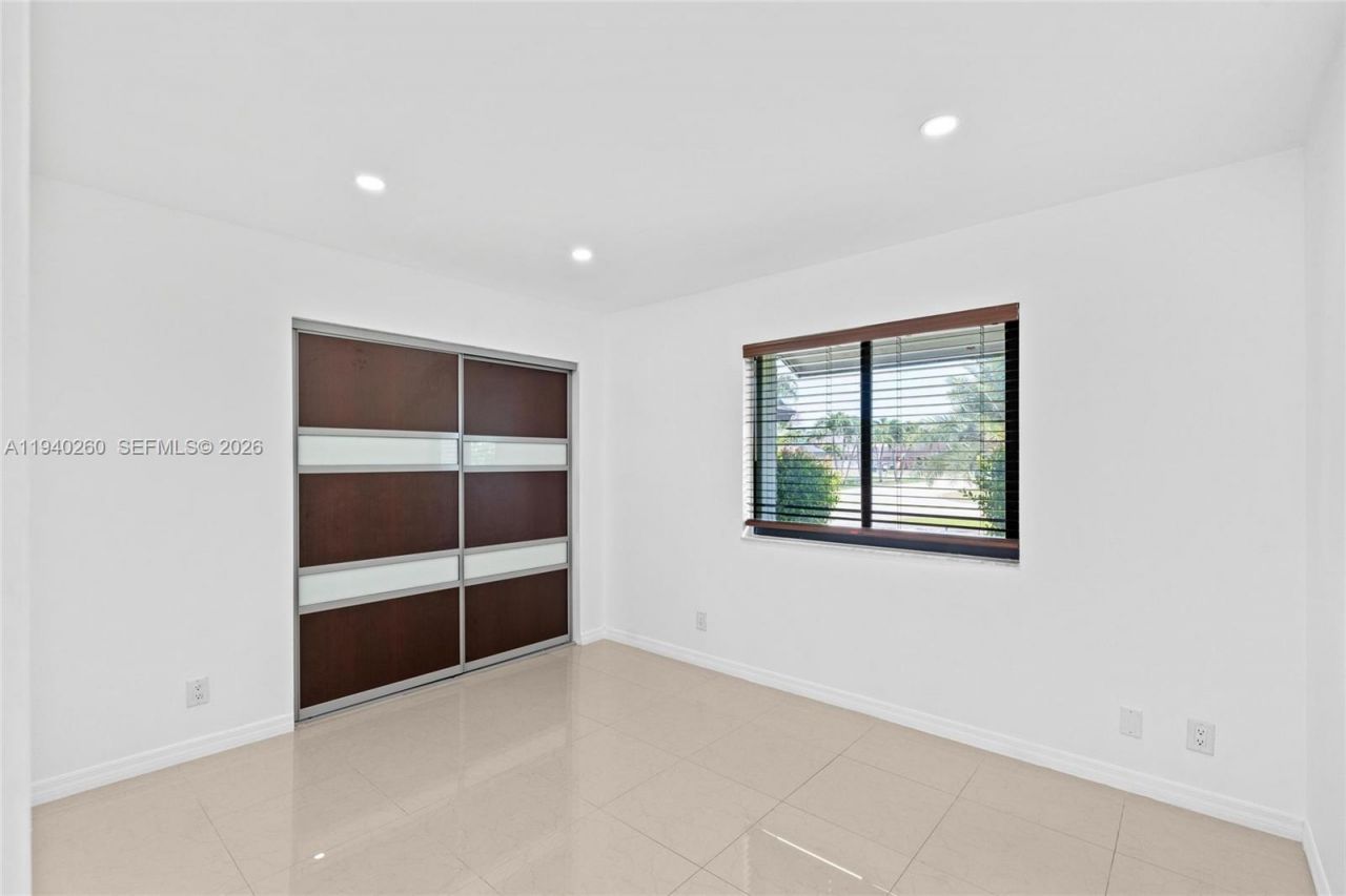 730 SW 95th Ter, Pembroke Pines, FL 33025 Photo
