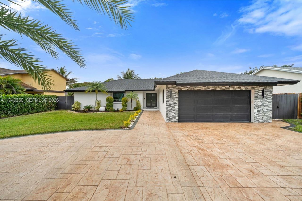 730 SW 95th Ter, Pembroke Pines, FL 33025 Photo