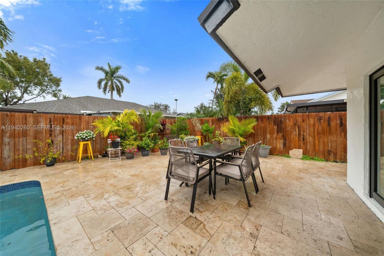 730 SW 95th Ter, Pembroke Pines, FL 33025 Photo