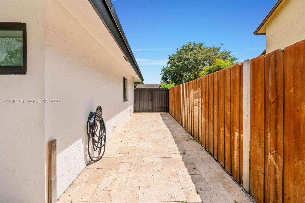 730 SW 95th Ter, Pembroke Pines, FL 33025 Photo