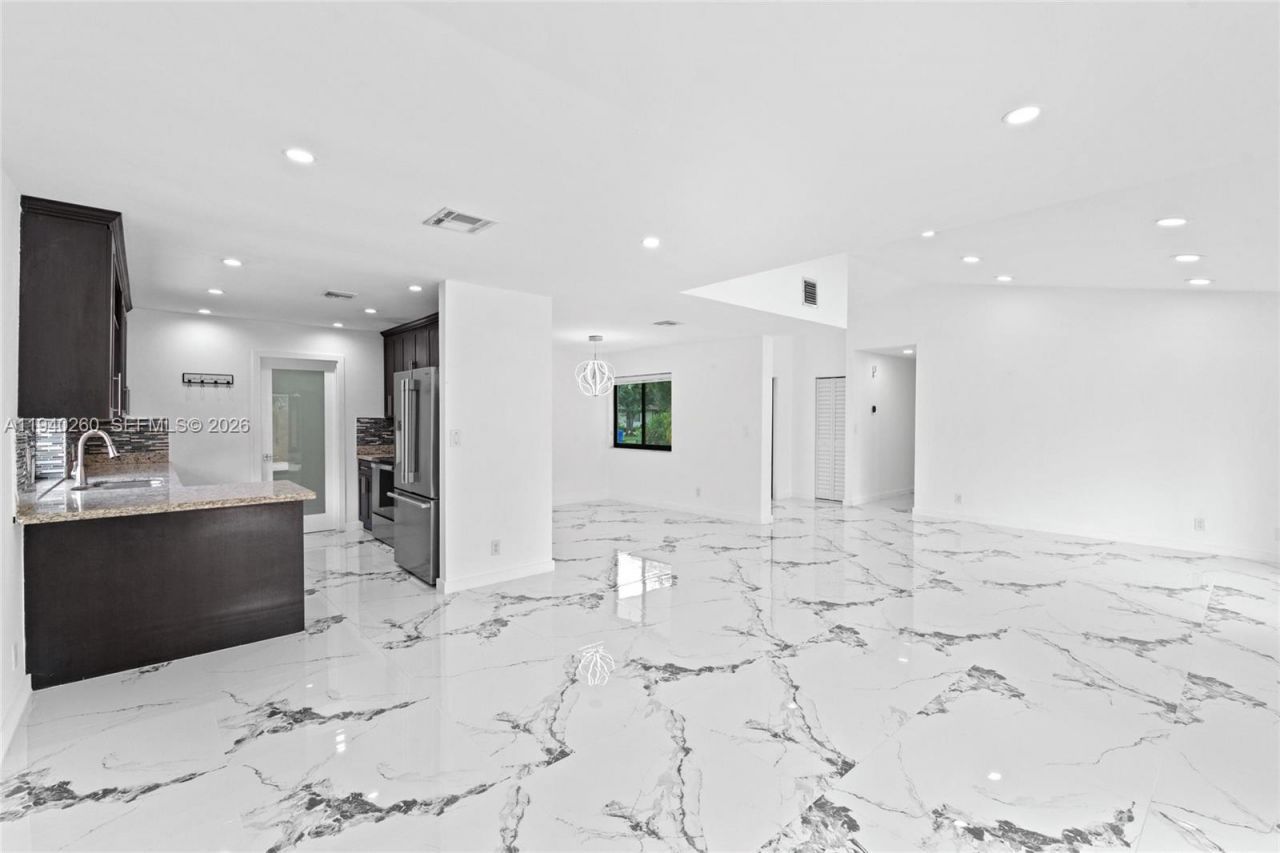 730 SW 95th Ter, Pembroke Pines, FL 33025 Photo